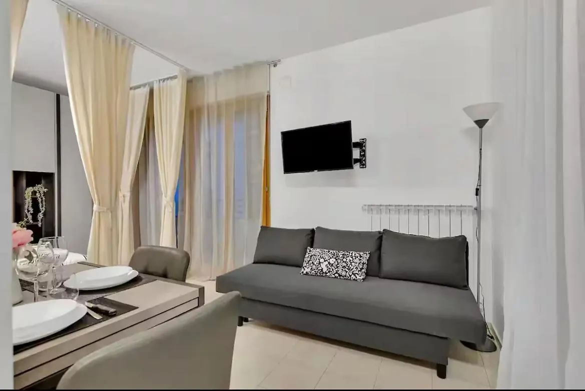 10 Min From Milan Linate-Private Garage Διαμέρισμα